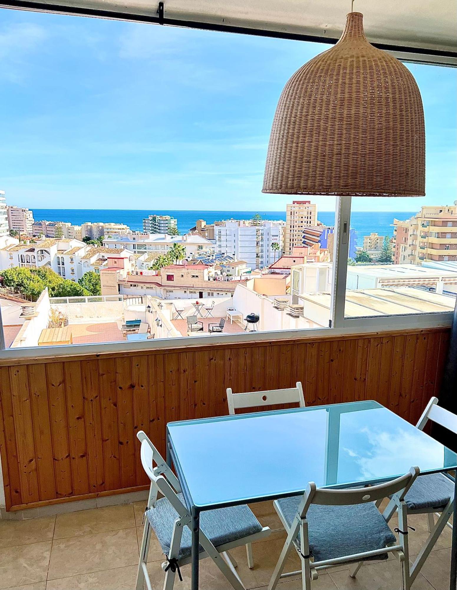 Cozy Fuengirola Apartment With Sea View & Pool Luaran gambar