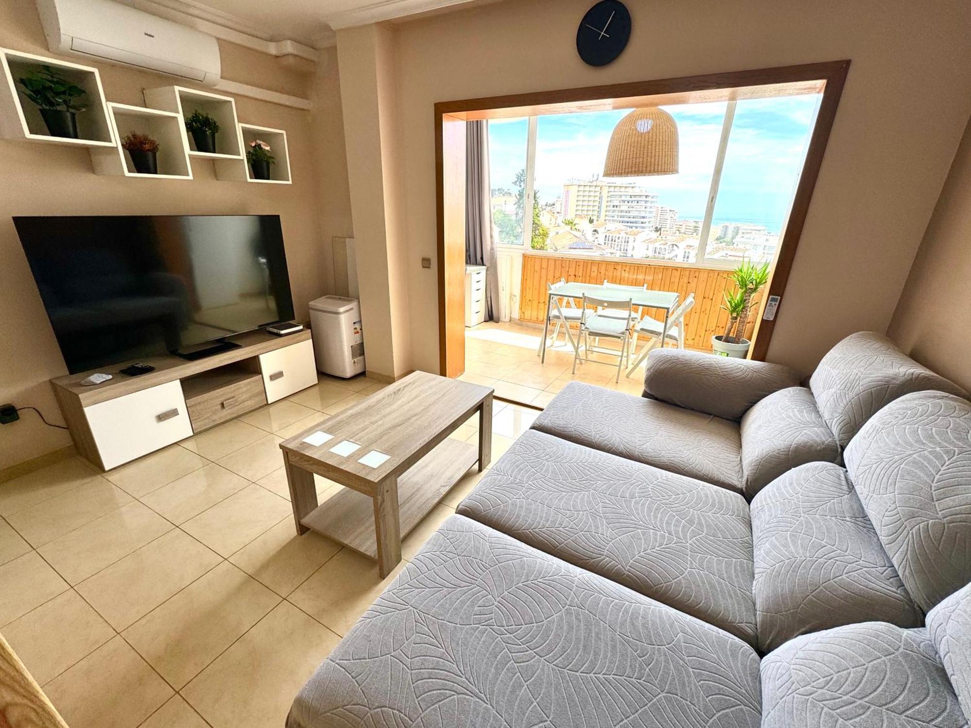 Cozy Fuengirola Apartment With Sea View & Pool Luaran gambar